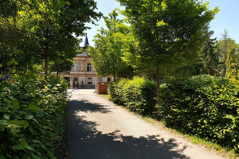Zugang zum Schulgebäude